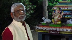 dr-pillai-at-temple-in-kumbakonam