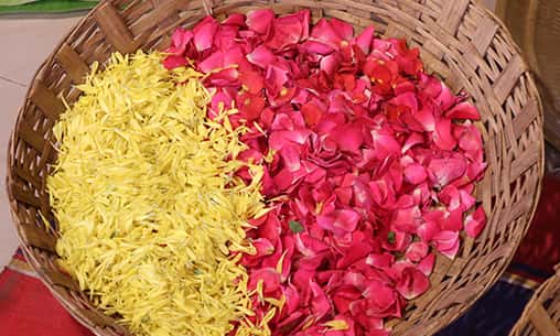 Dwadasakshara Pushpanjali (Sacred Yellow Flowers Offering) to Maha Vishnu